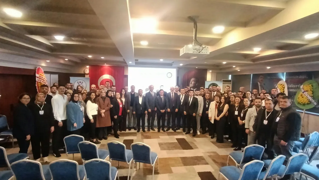 Öz Sağlık-İş Çanakkale Şubesi'nde Recep Esen yeniden başkan seçildi