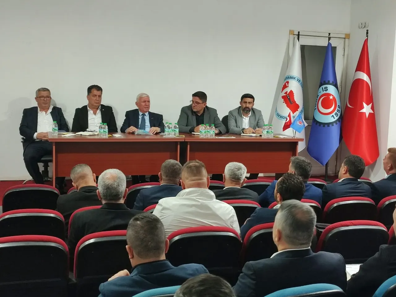 Kristal-İş Başkanlar Kurulu toplandı, disiplin süreçleri gündeme geldi