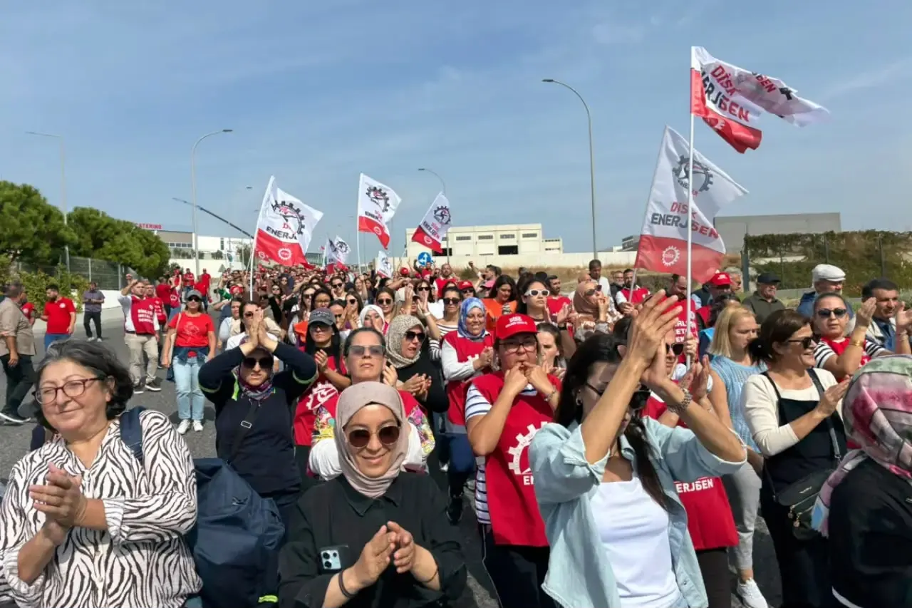 İzmir Aliağa'da Smart Güneş işçilerine 322 kişiden dayanışma bildirisi