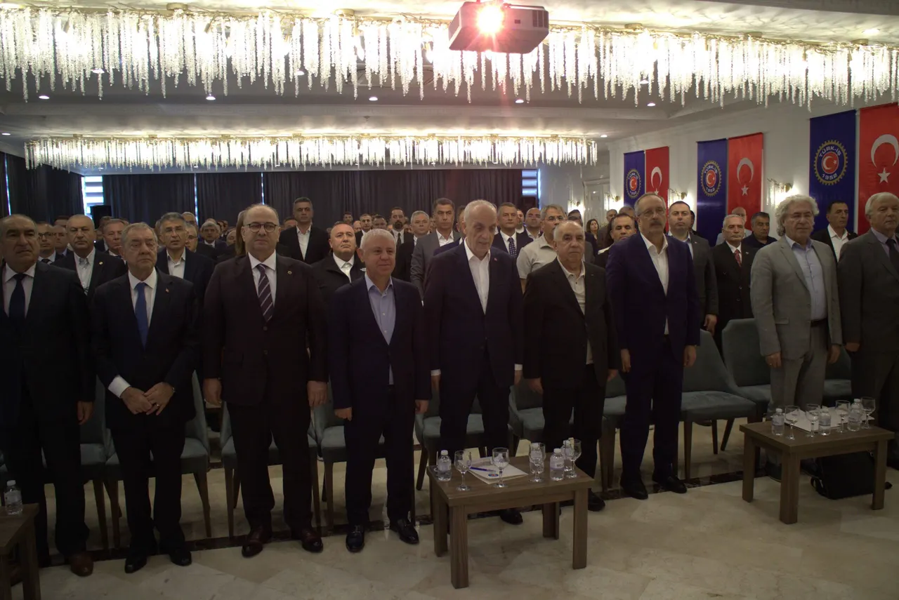 TÜRK-İŞ'ten yöneticilere eğitim semineri: asgari ücret ve COP31 gündemde