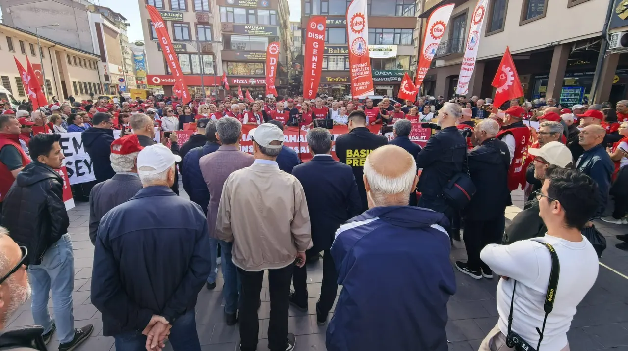 DİSK’in “Gelirde, Vergide, Ülkede Adalet” buluşmaları dört kentte sürdü